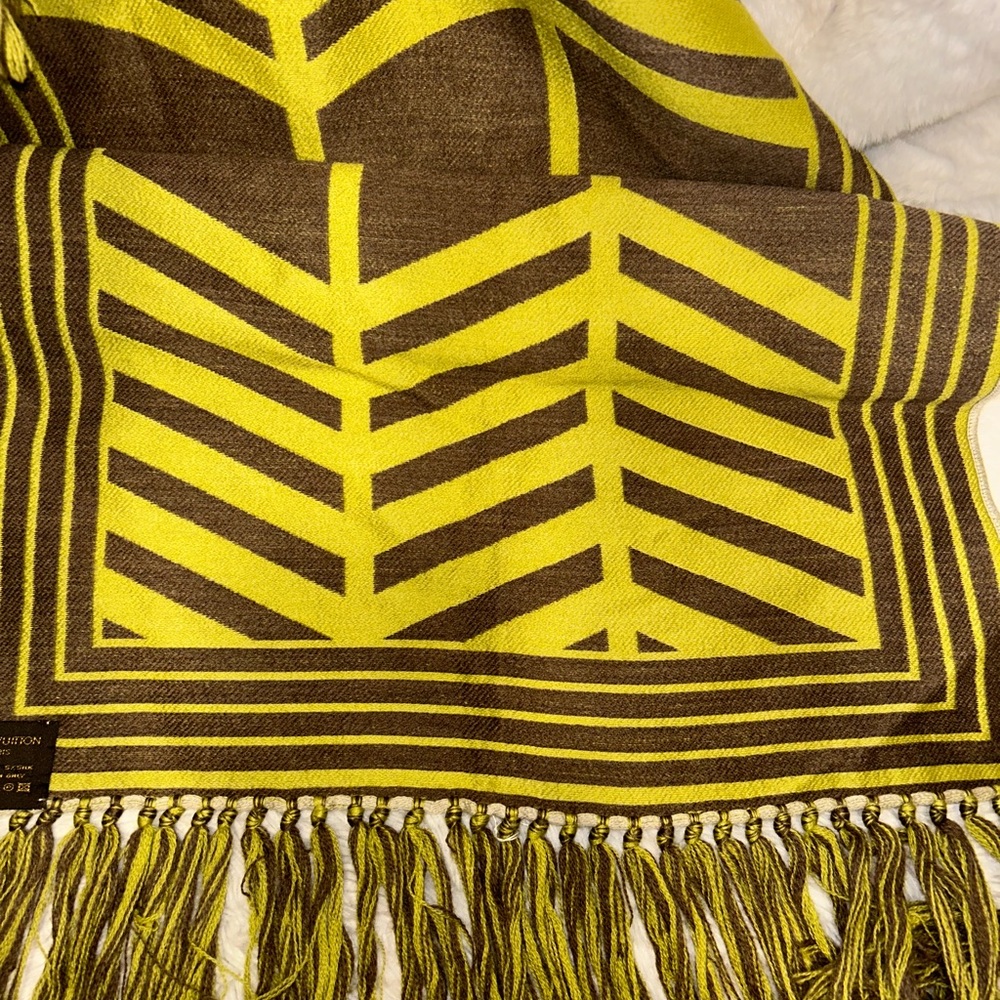 Louis Vuitton Brown & Green Chevron Wool Scarf - Picture 16 of 16